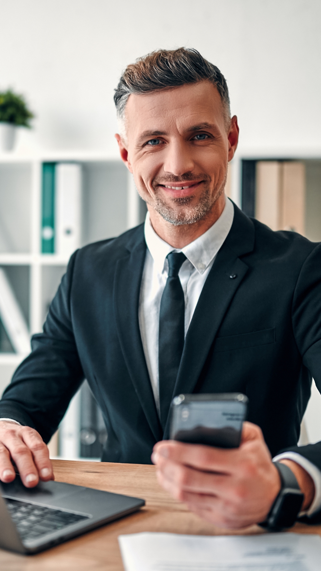 Business professional applying for Residency by Investment – The Global Axis Immigration Dubai